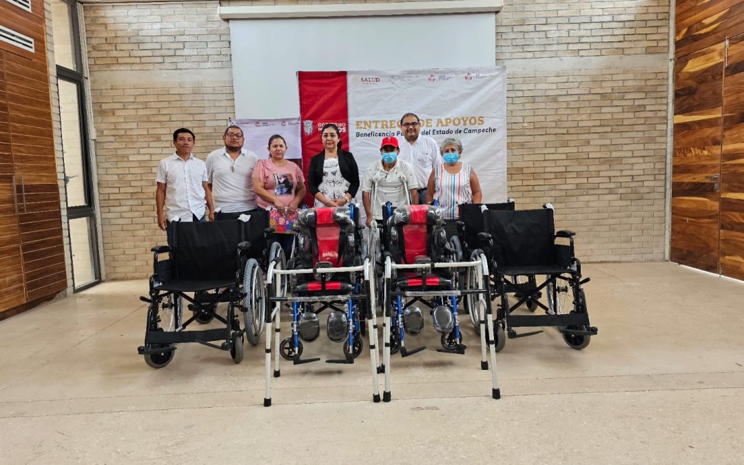 Entrega de beneficios de movilidad en el municipio de Escárcega